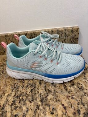 Skechers Women's Light Blue Athletic Walking Shoes with Pink Accents size 7.5